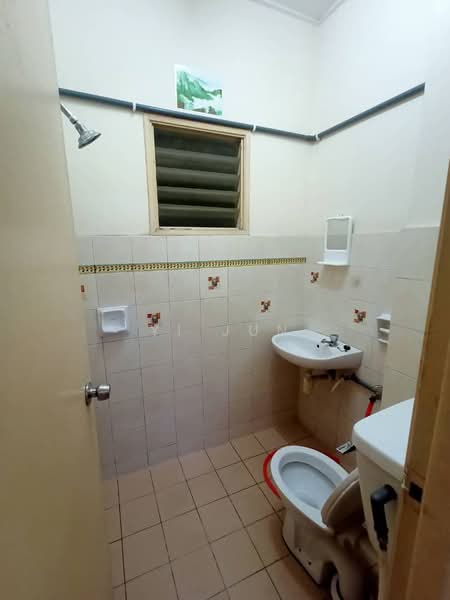 Apartment for Rent at Sri Cempaka (Taman Wawasan) - Yi Jun - Bathroom - PropertyGuru.com.my