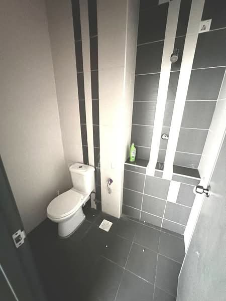 Service Residence for Sale at D'Ambience Residences (Pangsapuri Ikatan Flora) - Jovel Lim - Bathroom - PropertyGuru.com.my