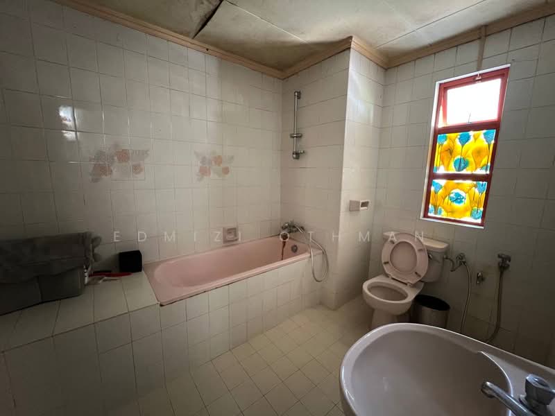 Bungalow for Sale in Taman Setiawangsa (Setiawangsa) - Edmizi Othman - Bathroom - PropertyGuru.com.my