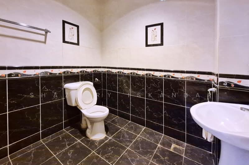 Bungalow House for Sale in Seksyen 6 (Kota Damansara) - Shaziery Iskandar - Bathroom - PropertyGuru.com.my