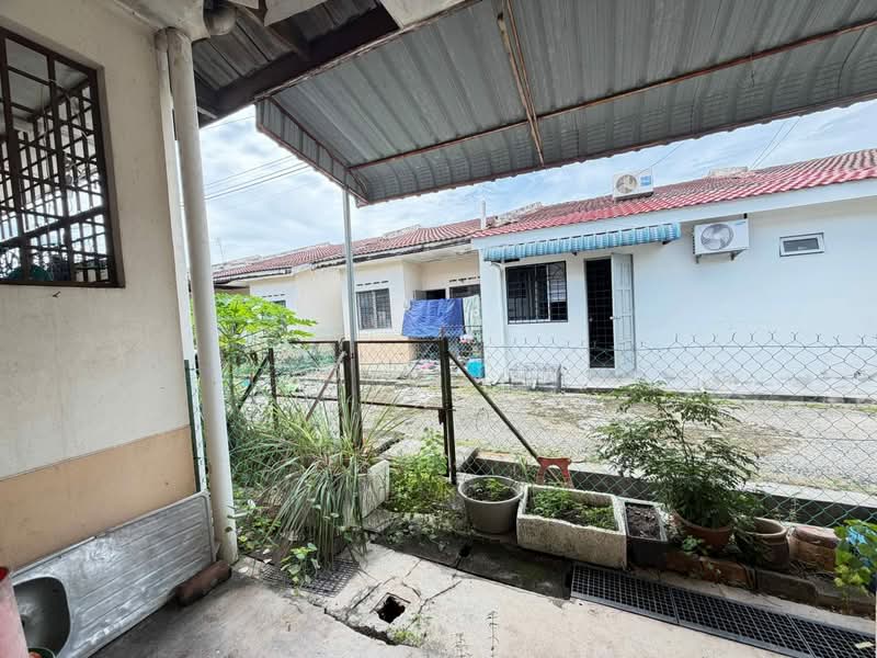 Rumah Teres 1 Tingkat untuk Dijual di Bandar Seri Ehsan (Tanjong Duabelas) - Jo-e Lim - Exterior - PropertyGuru.com.my