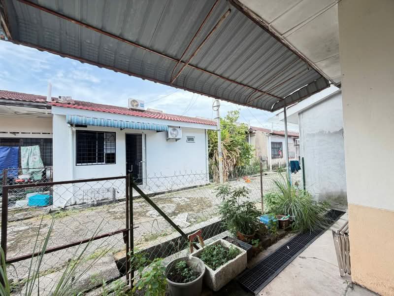 Rumah Teres 1 Tingkat untuk Dijual di Bandar Seri Ehsan (Tanjong Duabelas) - Jo-e Lim - Exterior - PropertyGuru.com.my