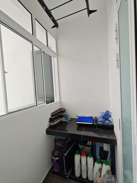 Servis Apartment untuk Dijual di Bayu Residensi - Brandon Ong - Balcony - PropertyGuru.com.my
