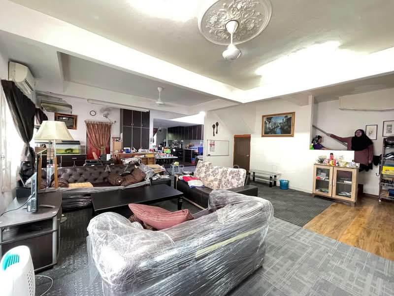 Rumah Teres 2.5 Tingkat untuk Dijual di Bandar Puncak Alam (Puncak Alam) - Azhar Mohd - Living Room - PropertyGuru.com.my