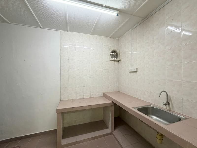 Rumah Teres 2 Tingkat untuk Dijual di Taman Desa Cemerlang (Ulu Tiram) - Elston Chong - Kitchen - PropertyGuru.com.my
