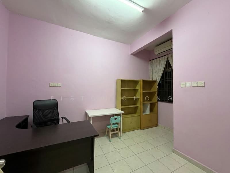 Rumah Teres 2 Tingkat untuk Dijual di Taman Desa Cemerlang (Ulu Tiram) - Elston Chong - Study - PropertyGuru.com.my