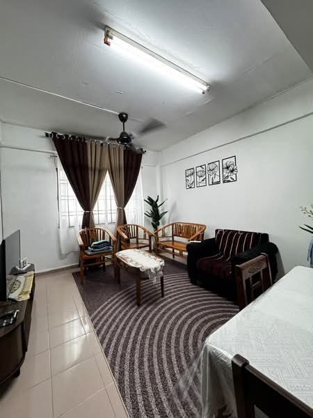 Rumah Flat untuk Dijual di Flat Temenggong - Johnson Chen - Living Room - PropertyGuru.com.my