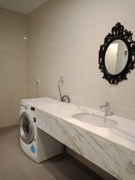 Servis Apartment untuk Disewa di Cyperus @ Tropicana Gardens - James Tan - Bathroom - PropertyGuru.com.my