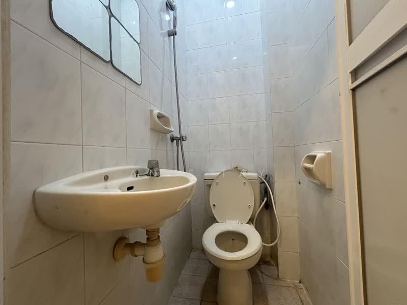 Condominium for Rent at Petrie Condominium - Anne Tay - Bathroom - PropertyGuru.com.my