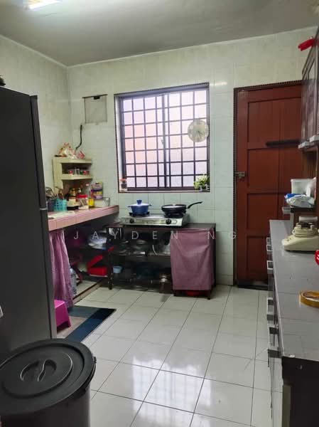 Rumah Teres 2 Tingkat untuk Dijual di Taman Desa Cemerlang (Ulu Tiram) - Jayden Ng - Kitchen - PropertyGuru.com.my