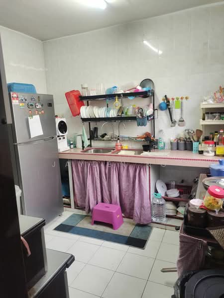 Rumah Teres 2 Tingkat untuk Dijual di Taman Desa Cemerlang (Ulu Tiram) - Jayden Ng - Kitchen - PropertyGuru.com.my