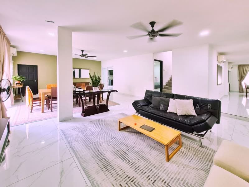 Bungalow House untuk Dijual di Seksyen 8 (Shah Alam) - Shaziery Iskandar - Living Room - PropertyGuru.com.my
