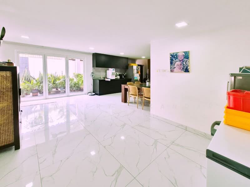 Bungalow House untuk Dijual di Seksyen 8 (Shah Alam) - Shaziery Iskandar - Kitchen - PropertyGuru.com.my