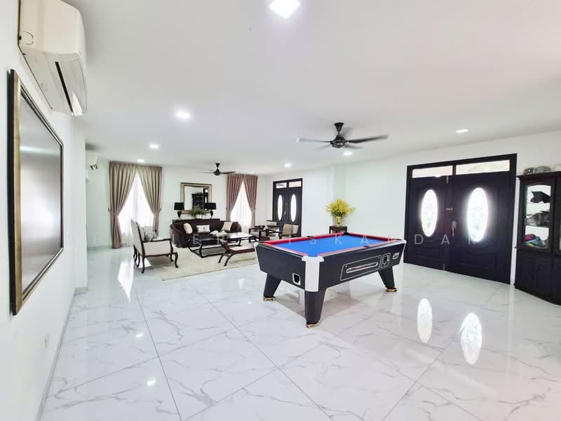 Bungalow House untuk Dijual di Seksyen 8 (Shah Alam) - Shaziery Iskandar - Living Room - PropertyGuru.com.my