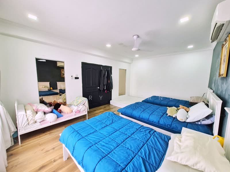 Bungalow House untuk Dijual di Seksyen 8 (Shah Alam) - Shaziery Iskandar - Bedroom - PropertyGuru.com.my