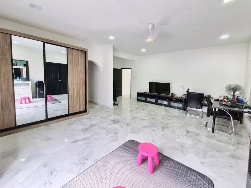 Bungalow House untuk Dijual di Seksyen 8 (Shah Alam) - Shaziery Iskandar - Living Room - PropertyGuru.com.my