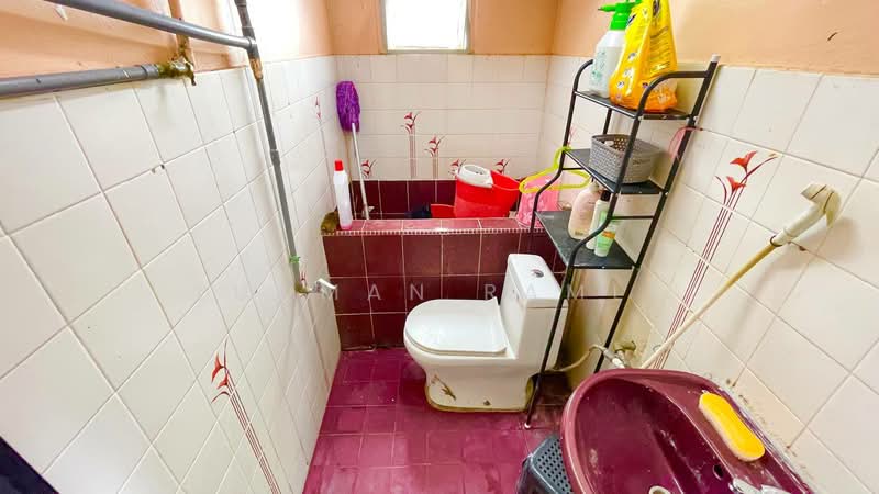 Apartment for Sale at Menara Jentayu Apartment - Luqman Ramli - Bathroom - PropertyGuru.com.my