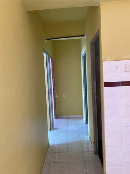 Pangsapuri untuk Disewa di Saujana Heights Apartments - LAU . - Corridor - PropertyGuru.com.my