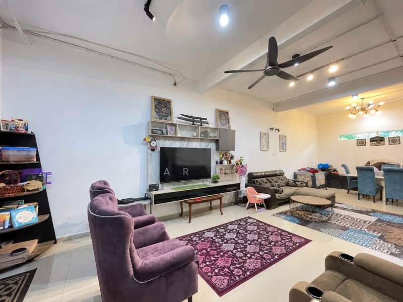 Rumah Teres 1-Tingkat untuk Dijual di Seksyen 29 (Shah Alam) - Azhar Mohd - Living Room - PropertyGuru.com.my