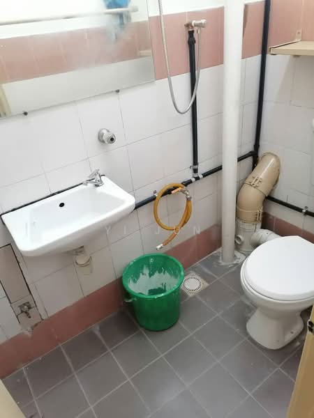 Pangsapuri untuk Disewa di Mentari Court - Yi Jun - Bathroom - PropertyGuru.com.my
