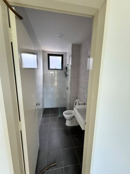 Kondominium untuk Disewa di Brezza Hill - Chris Lee - Bathroom - PropertyGuru.com.my