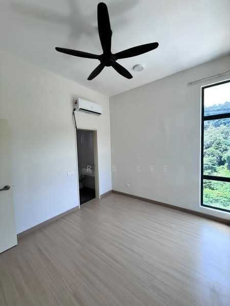 Kondominium untuk Disewa di Brezza Hill - Chris Lee - Bedroom - PropertyGuru.com.my