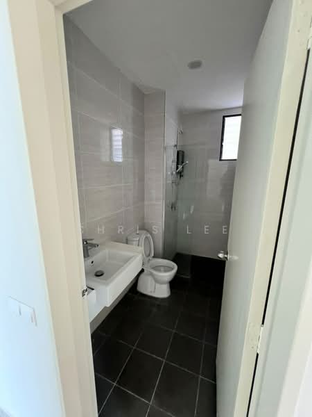 Kondominium untuk Disewa di Brezza Hill - Chris Lee - Bathroom - PropertyGuru.com.my