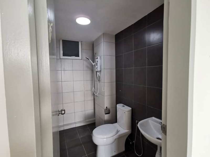 Kondominium untuk Disewa di Fairview Residence - LAU . - Bathroom - PropertyGuru.com.my