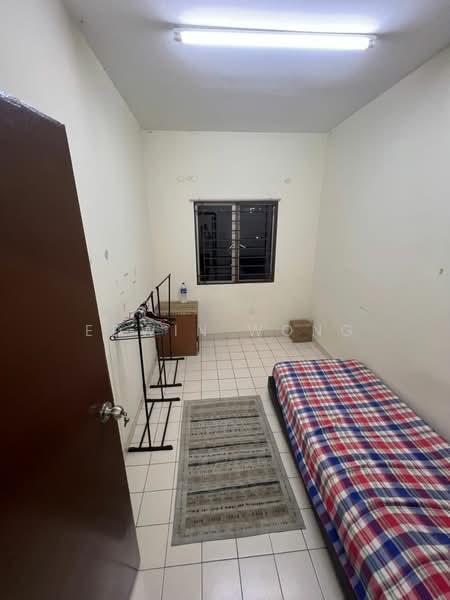 Apartment for Sale at Pangsapuri Mutiara Subang - Edwin Wong - Bedroom - PropertyGuru.com.my
