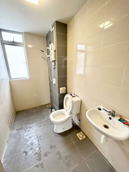 Apartment for Sale at Residensi Rumpun Bahagia (Residensi Melaka Tengah 1) - Nick Yaw - Bathroom - PropertyGuru.com.my