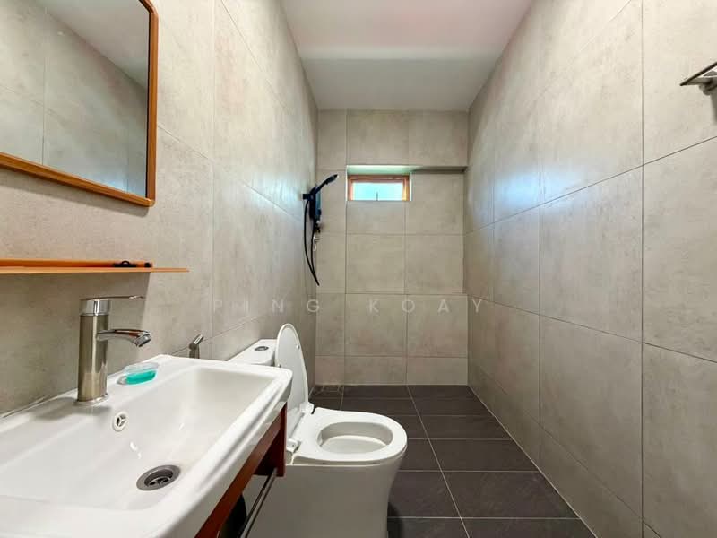 Rumah Teres 1 Tingkat untuk Dijual di Fettes Park (Tanjung Tokong) - Ping Koay - Bathroom - PropertyGuru.com.my