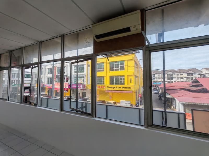 Kedai / Pejabat untuk Disewa di Taman Sri Serdang (Seri Kembangan) - JUSTIN TAN - Exterior - PropertyGuru.com.my