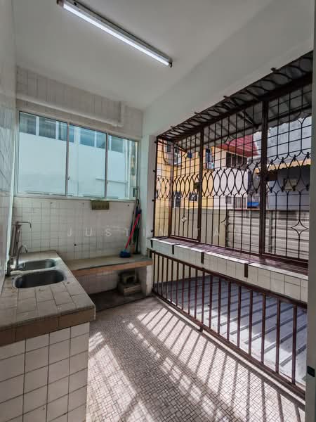 Kedai / Pejabat untuk Disewa di Taman Sri Serdang (Seri Kembangan) - JUSTIN TAN - Kitchen - PropertyGuru.com.my