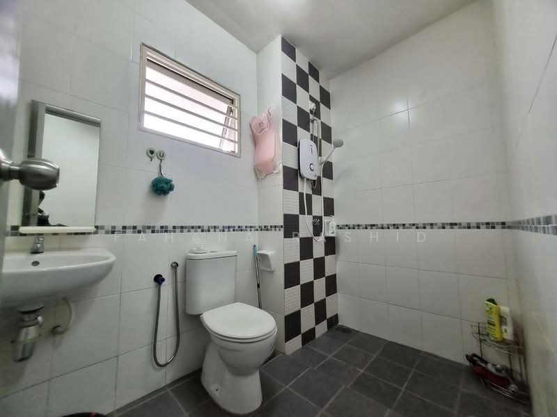 Rumah Teres untuk Dijual di Aman Putri (Sungai Buloh) - Fahana Rashid - Bathroom - PropertyGuru.com.my