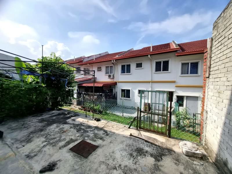 Rumah Teres untuk Dijual di Aman Putri (Sungai Buloh) - Fahana Rashid - Exterior - PropertyGuru.com.my
