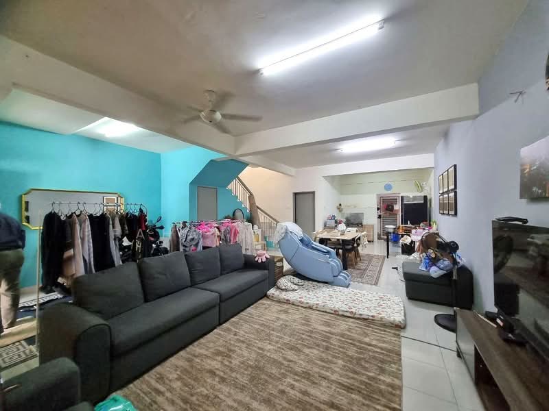 Rumah Teres untuk Dijual di Aman Putri (Sungai Buloh) - Fahana Rashid - Living Room - PropertyGuru.com.my