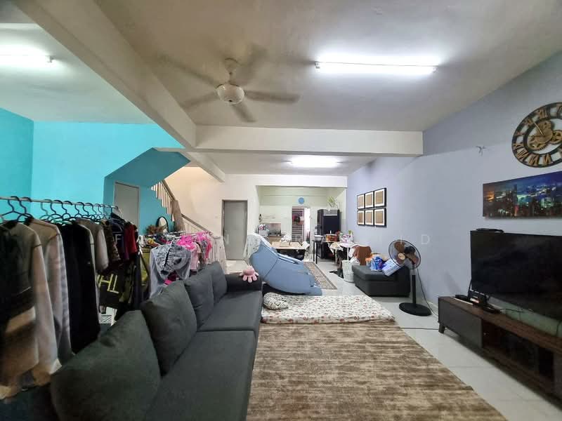 Rumah Teres untuk Dijual di Aman Putri (Sungai Buloh) - Fahana Rashid - Living Room - PropertyGuru.com.my