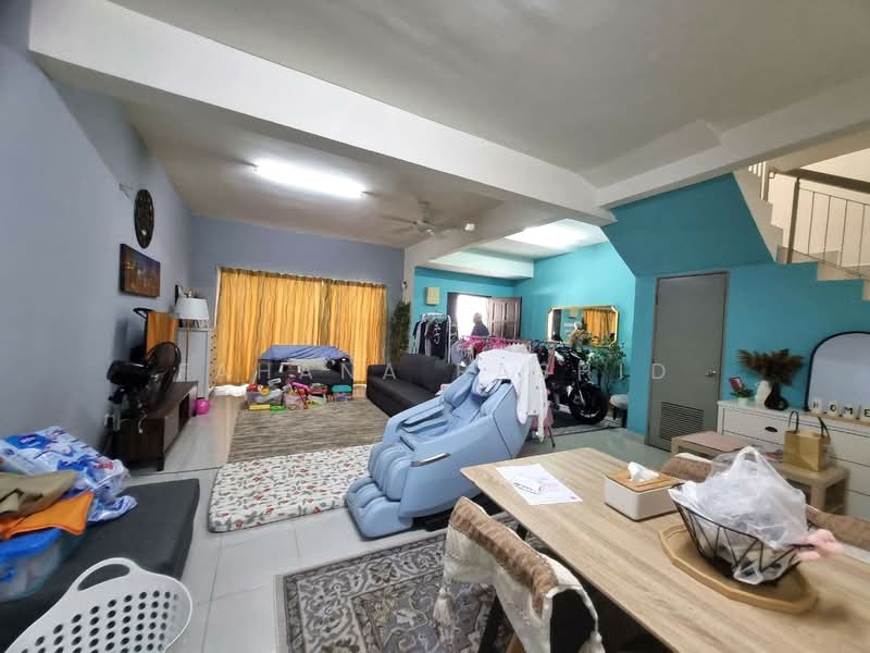 Rumah Teres untuk Dijual di Aman Putri (Sungai Buloh) - Fahana Rashid - Living Room - PropertyGuru.com.my