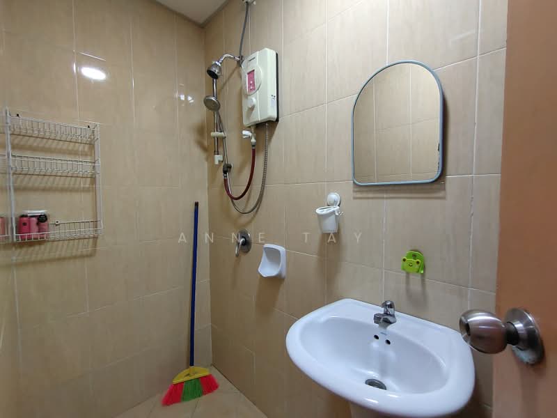 Pangsapuri untuk Disewa di Sri Samudera Apartment (Seaview Residence Suites) - Anne Tay - Bathroom - PropertyGuru.com.my