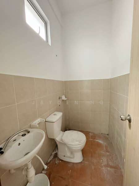 2.5-storey Terraced House for Sale in Taman Scientex Senai (Senai) - Jayden Ng - Bathroom - PropertyGuru.com.my