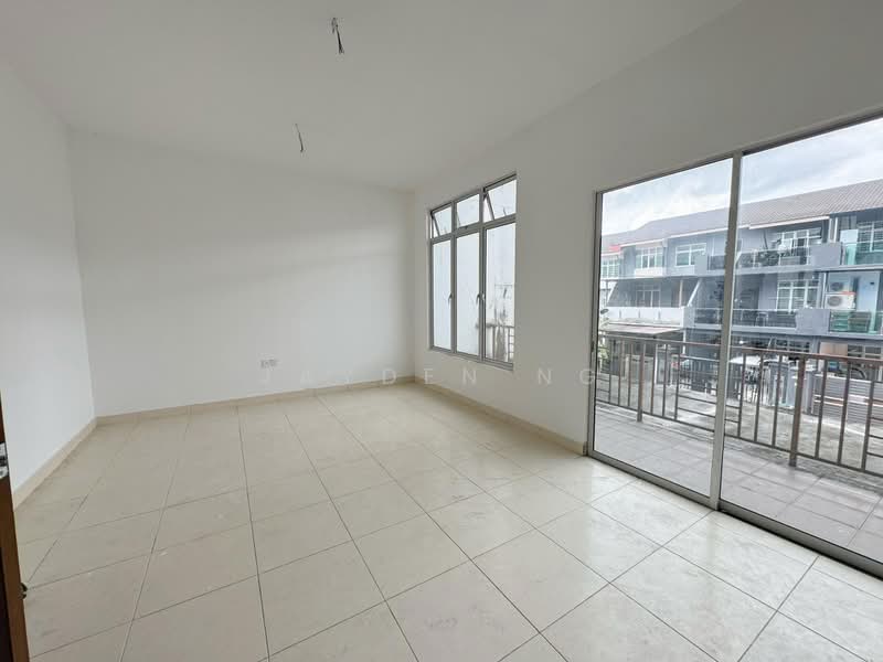 2.5-storey Terraced House for Sale in Taman Scientex Senai (Senai) - Jayden Ng - Balcony - PropertyGuru.com.my