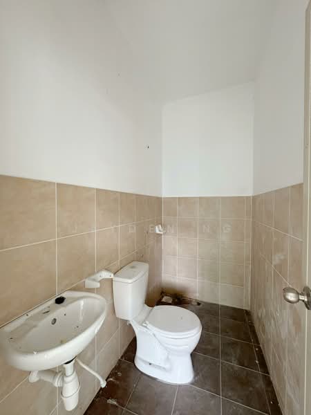 2.5-storey Terraced House for Sale in Taman Scientex Senai (Senai) - Jayden Ng - Bathroom - PropertyGuru.com.my