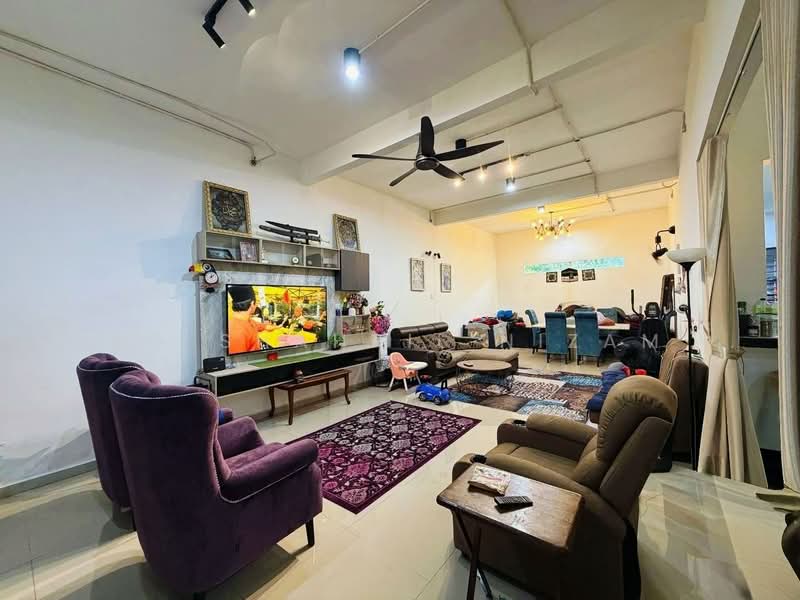 Rumah Teres 1 Tingkat untuk Dijual di Kampung Lombong (Shah Alam) - Dr Shahril Nizam - Living Room - PropertyGuru.com.my