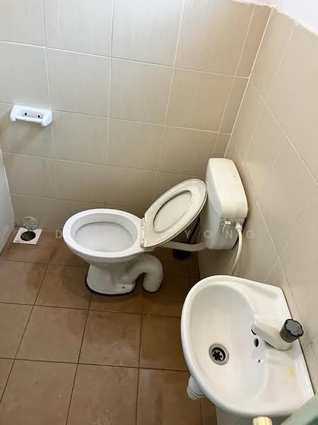 2.5-storey Terraced House for Sale in Taman Scientex Pasir Gudang (Pasir Gudang) - Daniel Yong - Bathroom - PropertyGuru.com.my