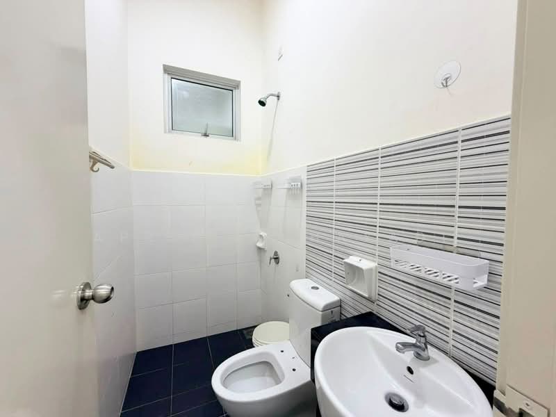Rumah Teres 2 Tingkat untuk Disewa di Iskandar Puteri (Nusajaya) (Johor) - APRILIA CHAYADI - Bathroom - PropertyGuru.com.my