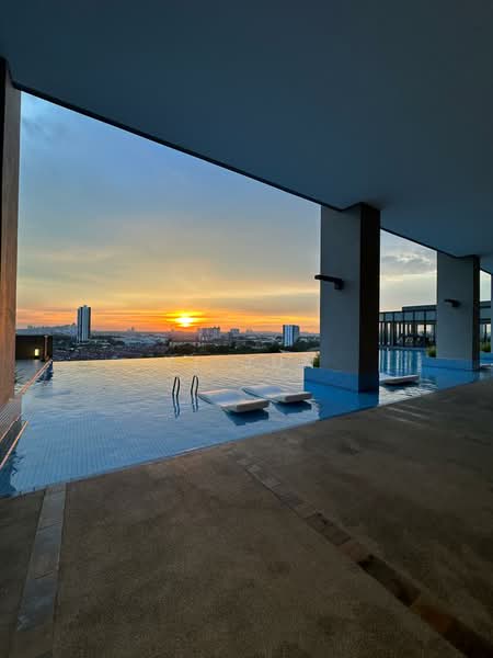Servis Apartment untuk Disewa di Amani Residence - Yi Jun - Pool - PropertyGuru.com.my