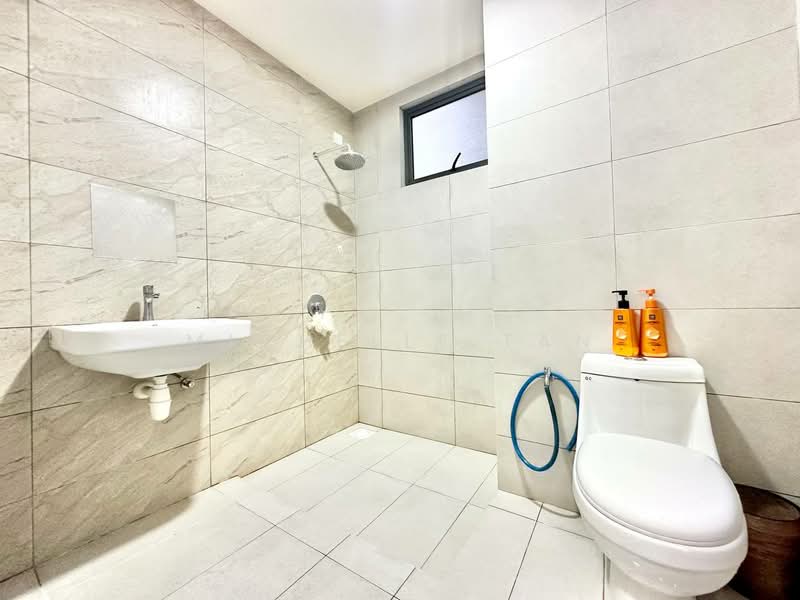 Kondominium untuk Dijual di The Holmes 2 - Michelle Tan - Bathroom - PropertyGuru.com.my