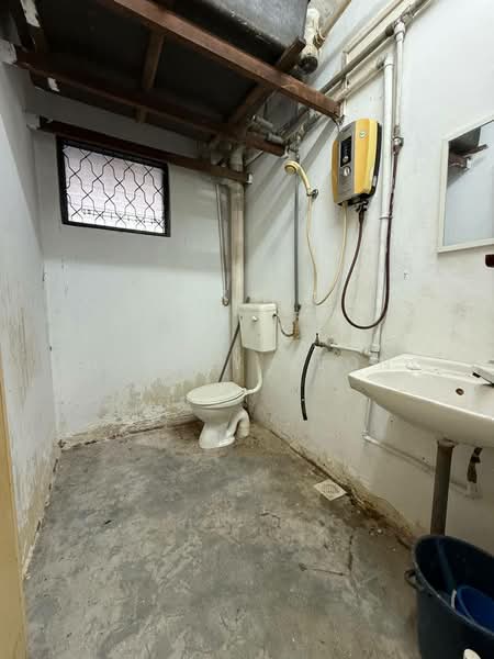 Rumah Flat untuk Dijual di Flat Bandar Selesa Jaya @ Jalan Silat Gayong - Shi May Yeong - Bathroom - PropertyGuru.com.my