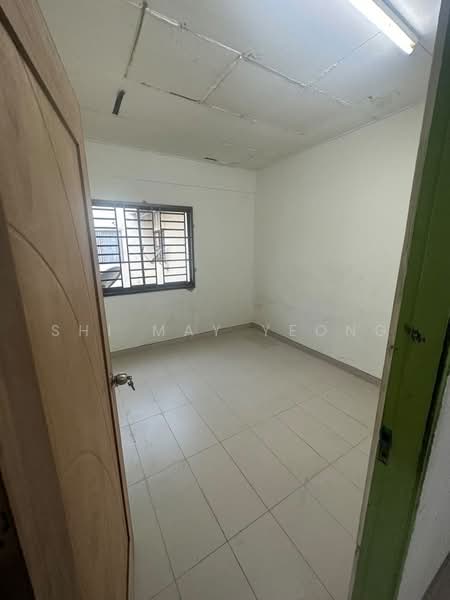 Flat for Sale at Flat Bandar Selesa Jaya @ Jalan Silat Gayong - Shi May Yeong - PropertyGuru.com.my