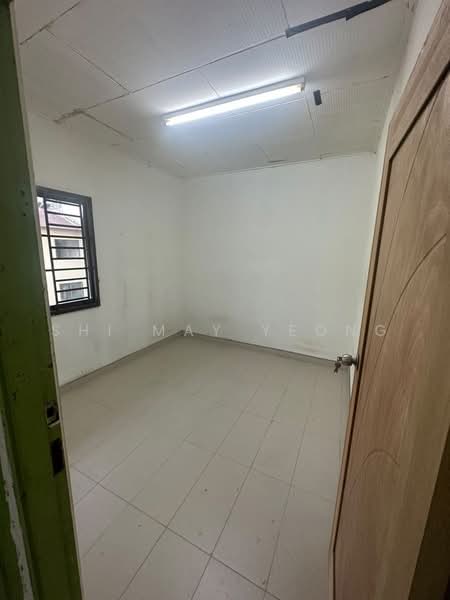 Flat for Sale at Flat Bandar Selesa Jaya @ Jalan Silat Gayong - Shi May Yeong - PropertyGuru.com.my